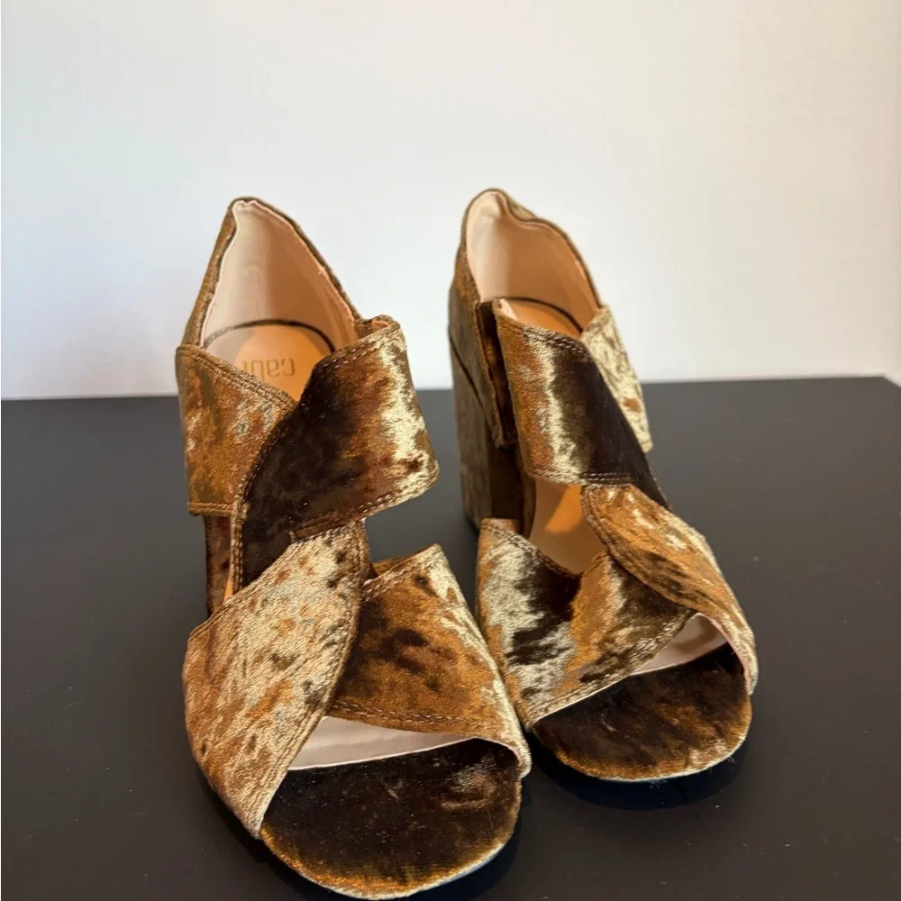 Cabi - Suede Wedges
